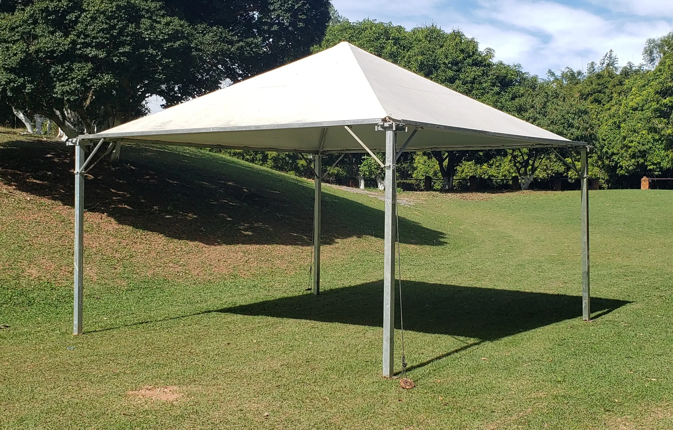 Tenda de Calha / Piramidal fabricada pela GS3 Coberturas